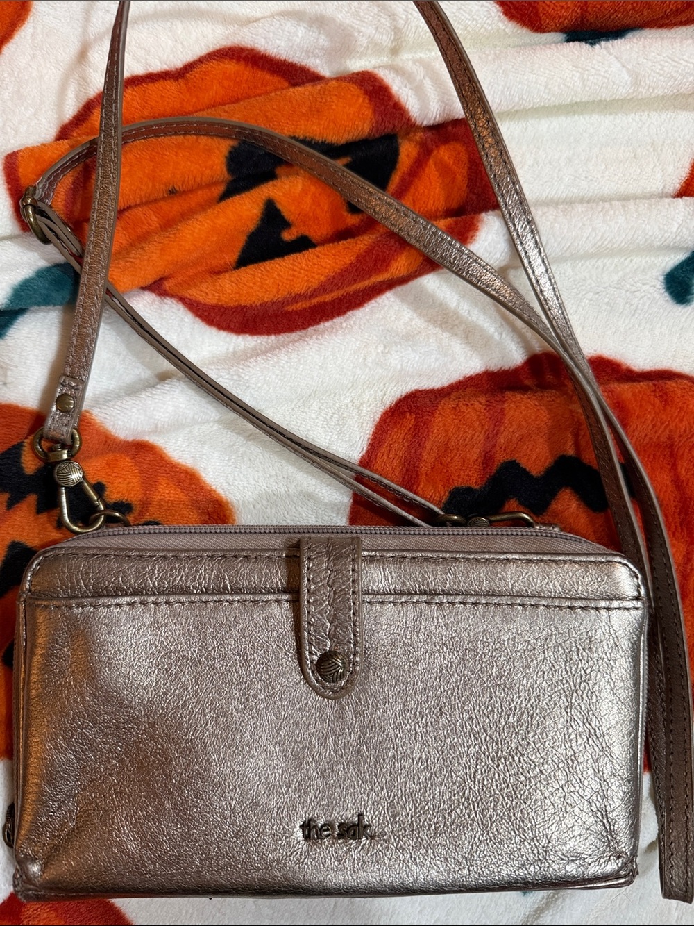 The Sak Iris Leather 3-in-1 Smartphone Crossbody Wallet Metallic Silver